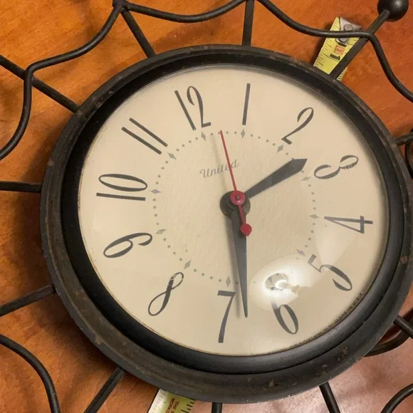 Vintage Starburst/Spiderweb Electric Clock - Picture 2 of 4